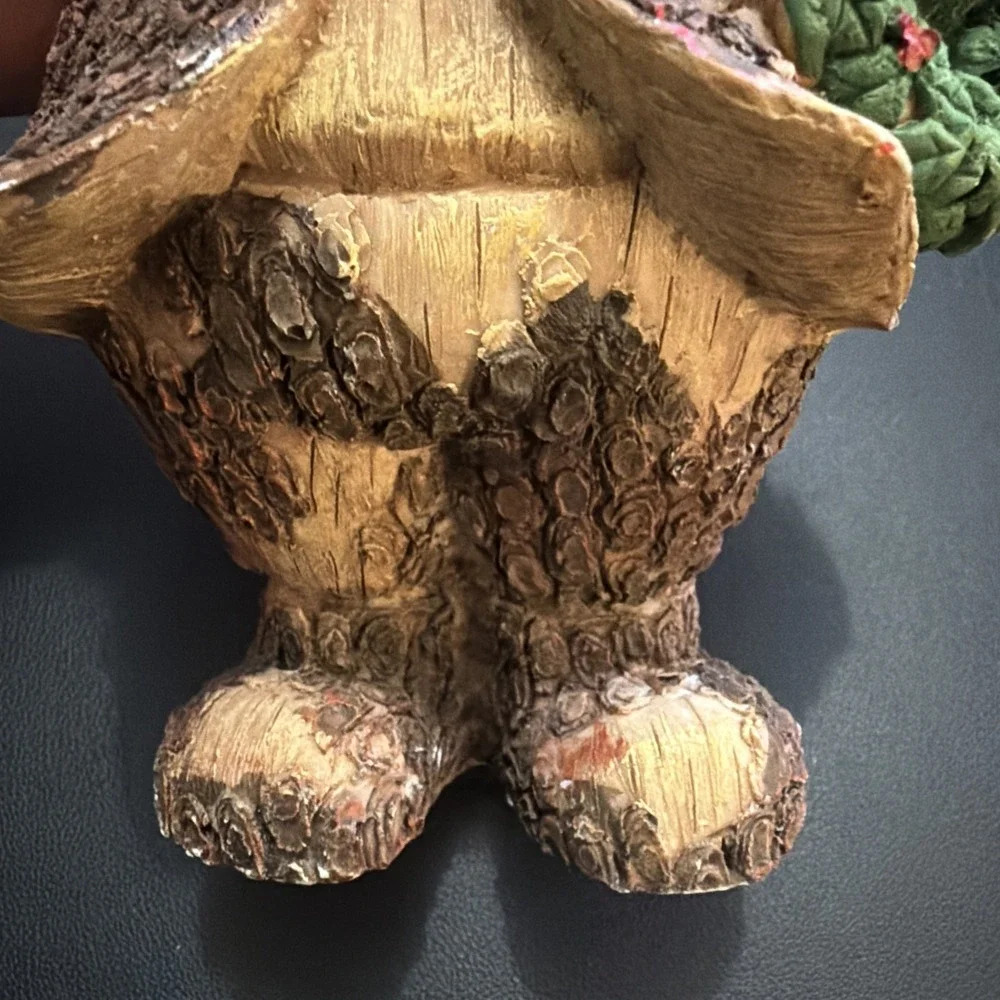 Woodland Bark Texture Santa Claus Figurine With Bell And Wreath